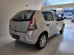 RENAULT - SANDERO - 2013/2014 - Branca - R$ 37.900,00