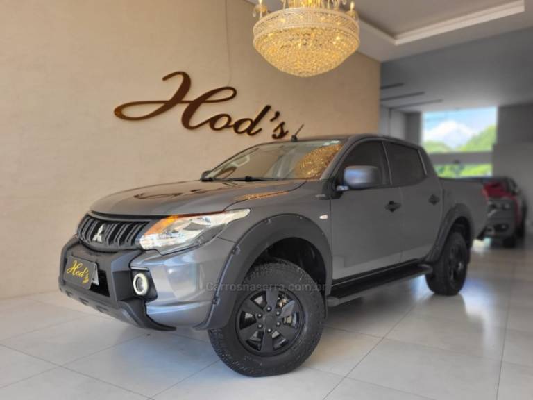 MITSUBISHI - L200 TRITON - 2021/2022 - Cinza - Sob Consulta