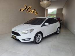 FORD - FOCUS - 2017/2018 - Branca - R$ 68.900,00