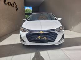 CHEVROLET - ONIX - 2022/2023 - Branca - R$ 99.000,00