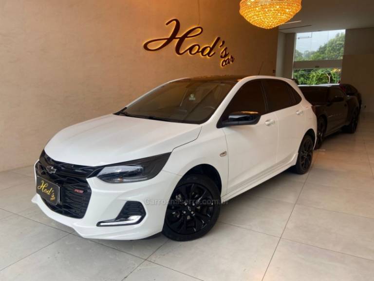 CHEVROLET - ONIX - 2023/2023 - Branca - R$ 94.900,00