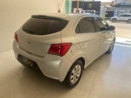 CHEVROLET - ONIX - 2018/2019 - Prata - R$ 57.900,00