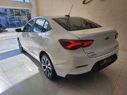 CHEVROLET - ONIX - 2022/2023 - Branca - R$ 99.000,00