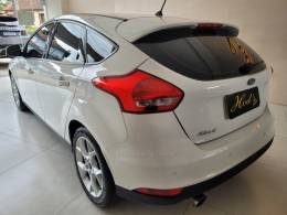 FORD - FOCUS - 2017/2018 - Branca - R$ 68.900,00