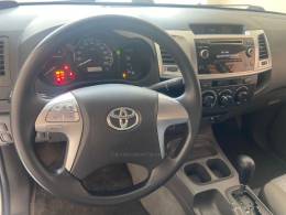 TOYOTA - HILUX - 2015/2015 - Branca - R$ 120.900,00