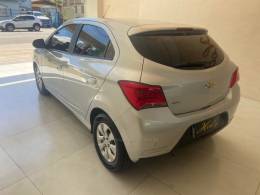 CHEVROLET - ONIX - 2018/2019 - Prata - R$ 57.900,00