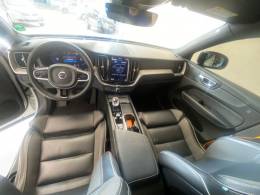 VOLVO - XC60 - 2022/2023 - Branca - R$ 407.900,00