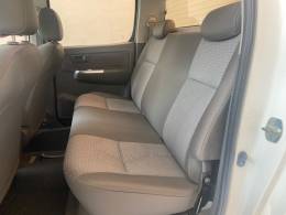 TOYOTA - HILUX - 2015/2015 - Branca - R$ 120.900,00