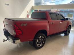 TOYOTA - HILUX - 2022/2022 - Vermelha - Sob Consulta