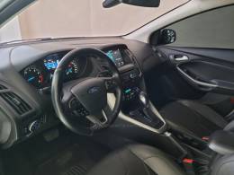 FORD - FOCUS - 2017/2018 - Branca - R$ 68.900,00