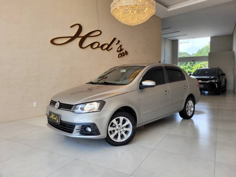 VOLKSWAGEN - VOYAGE - 2016/2017 - Prata - R$ 51.900,00