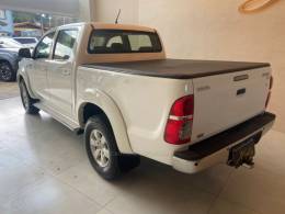 TOYOTA - HILUX - 2015/2015 - Branca - R$ 120.900,00