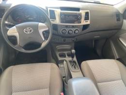 TOYOTA - HILUX - 2014/2015 - Branca - Sob Consulta