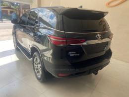 TOYOTA - HILUX SW4 - 2021/2021 - Preta - Sob Consulta