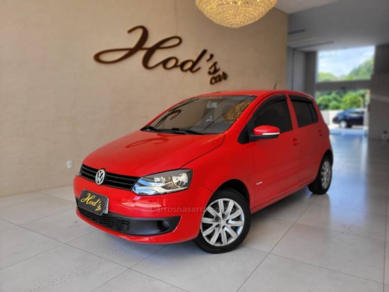 VOLKSWAGEN - FOX - 2010/2011 - Vermelha - R$ 35.500,00