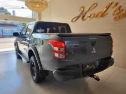 MITSUBISHI - L200 TRITON - 2021/2022 - Cinza - Sob Consulta